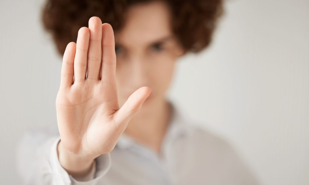 Mais de 74% das mulheres já sofreram assédio ou preconceito na vida profissional, aponta pesquisa